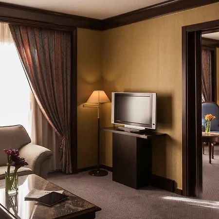 Pullman Airport & Feria Hotel 4*
