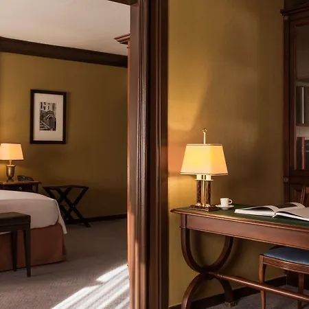 Pullman Airport & Feria 4*