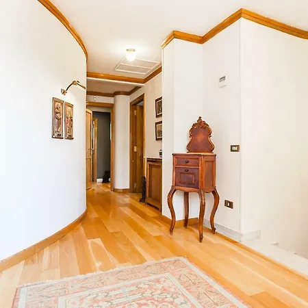 Velazquez Manor House