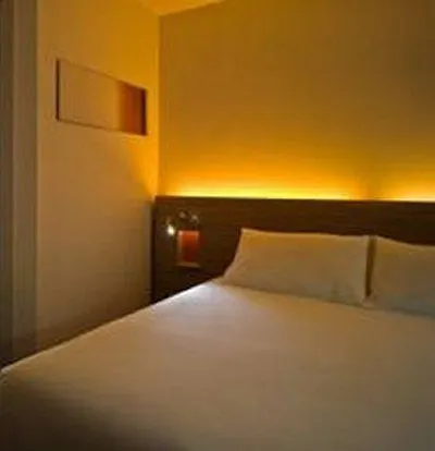 Travelodge Torrelaguna Hotel Madryt