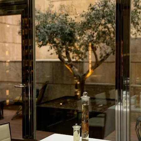 Hotel Urban, A Small Luxury Of The World Madryt