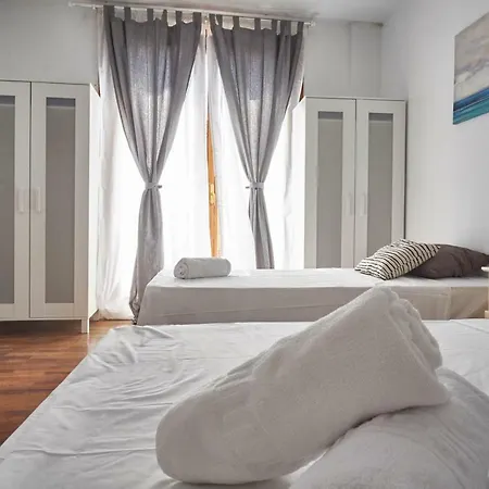 Gran Via Valverde & Parking Bed & Breakfast