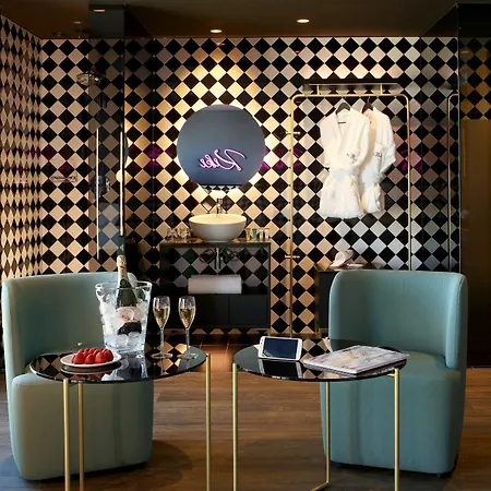 Axel - Adults Only Hotell