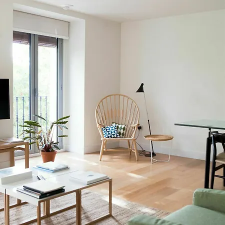 60 Balconies Art Apartment