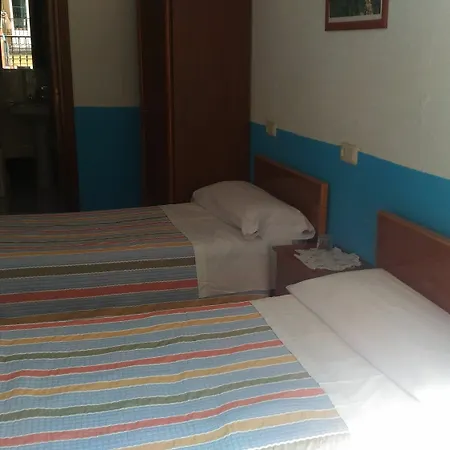 Palacios Fuencarral Penzion *