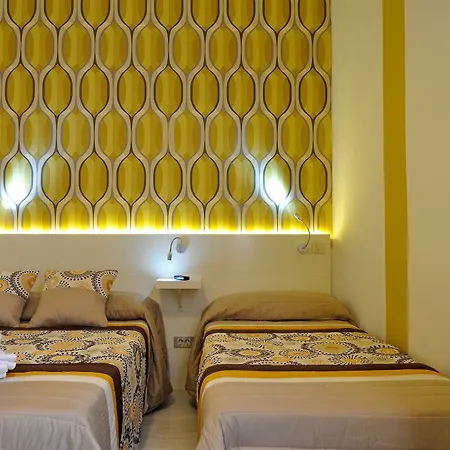 Far Plaza Mayor Hostel