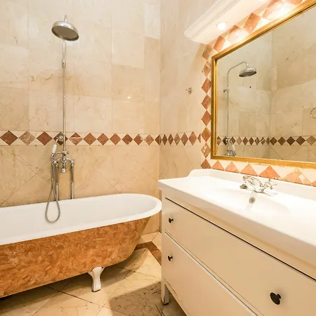 Nunez De Balboa Center Apartment *