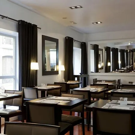 Quatro Puerta Del Sol Hotel 4*