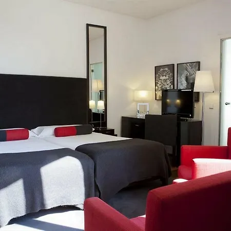 Hotel Quatro Puerta Del Sol 4*
