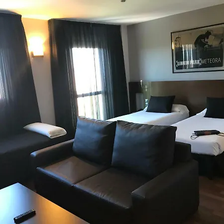 Tach Airport Hotell 4*