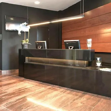 埃克蒙克洛亚酒店 酒店