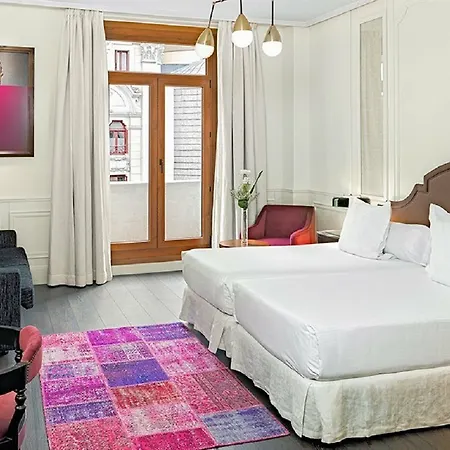 Hotel Boutique H10 De La Reina 4*