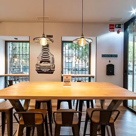 Hostel Petit La Latina (adults Only) *