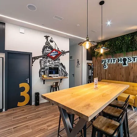 Hostel Petit La Latina (adults Only)