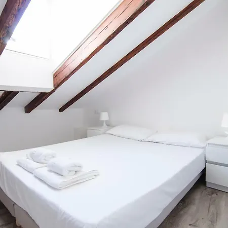 Gran Via Apartment *