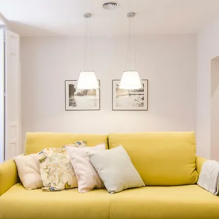 Renovated And Modern- 3bd 2bth- Anton Martin Apartment *