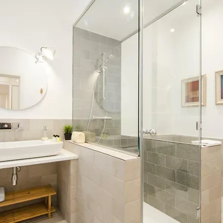 Apartment Renovated And Modern- 3bd 2bth- Anton Martin