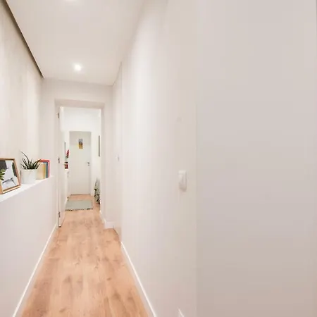 Renovated And Modern- 3bd 2bth- Anton Martin Apartment Madrid