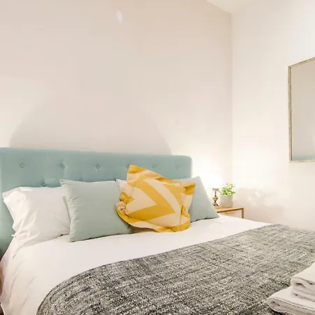 Renovated And Modern- 3bd 2bth- Anton Martin Apartment *