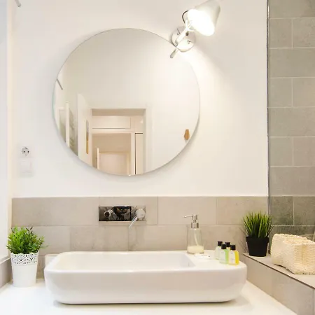 Renovated And Modern- 3bd 2bth- Anton Martin