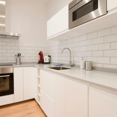 Apartment Renovated And Modern- 3bd 2bth- Anton Martin