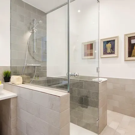 Renovated And Modern- 3bd 2bth- Anton Martin Apartment *