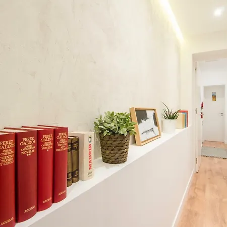 Apartment Renovated And Modern- 3bd 2bth- Anton Martin