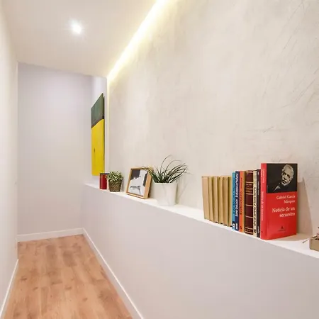 Renovated And Modern- 3bd 2bth- Anton Martin Madrid