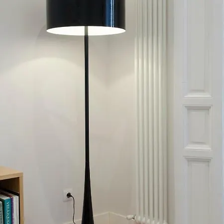 Renovated And Modern- 3bd 2bth- Anton Martin Apartment Madrid
