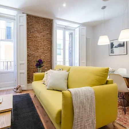 Renovated And Modern- 3bd 2bth- Anton Martin Apartment Madrid