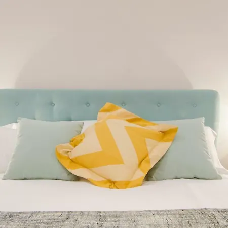 Apartment Renovated And Modern- 3bd 2bth- Anton Martin