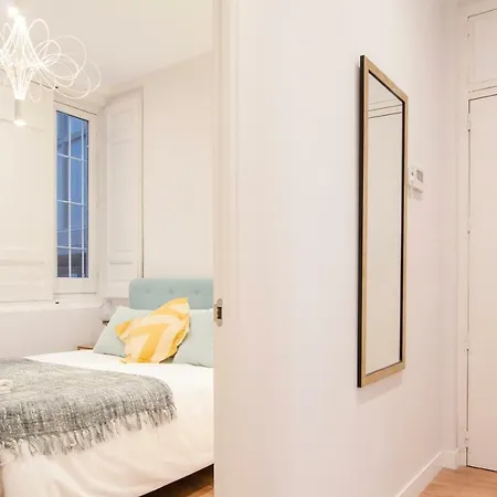 Renovated And Modern- 3bd 2bth- Anton Martin Apartment Madrid