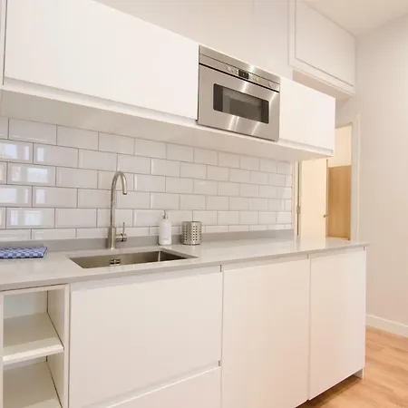 Renovated And Modern- 3bd 2bth- Anton Martin *