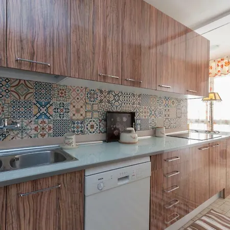 Apartment 32 Marques Real