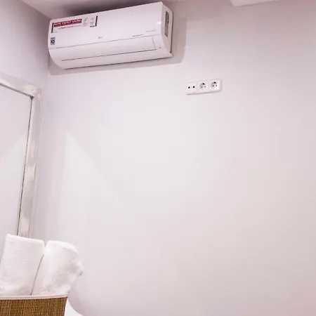 Cozy In Downtown Apartment *