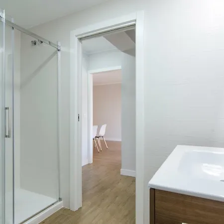 Hermano Garate, 9 Apartment *