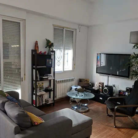 Apartamento Calle Luis Vives 13 , Bajo Izquierdo *