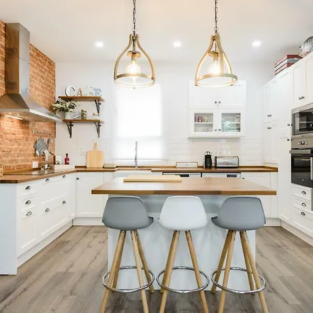 Charming Apartment *
