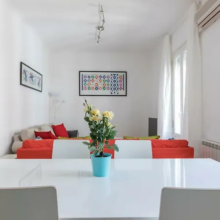 Agradable piso de dos habitaciones en Chamberí Apartamento *