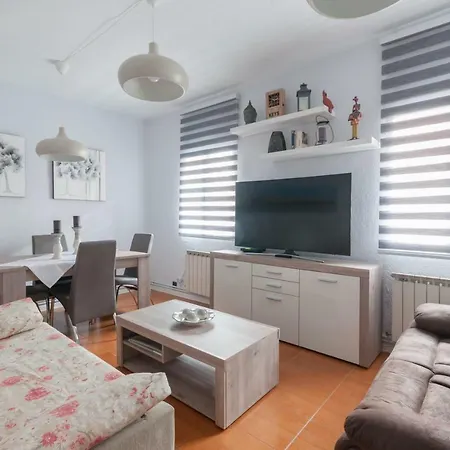 21 Gumers Apartment