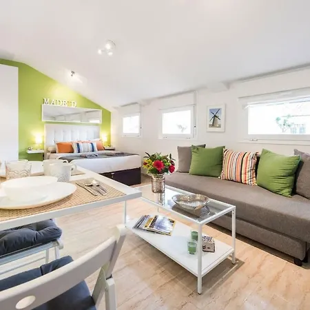 Apartamento ático En Calle Cabestreros - Lavapies/la Latina