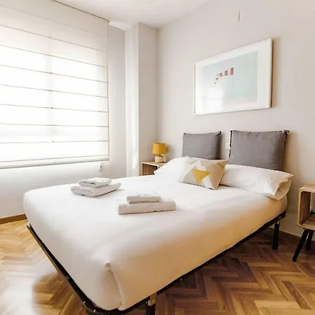 Bright Flat Parking/wanda Metropolitano/ Airport Apartment Madrid