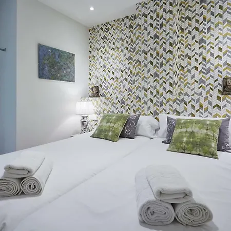 Apartment Leeways Iii In Alcala 99 *