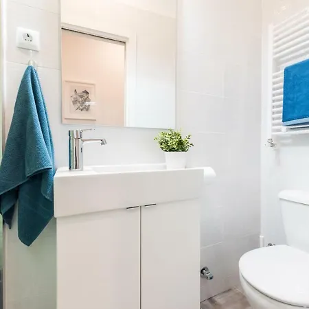 Apartment Living Malasana