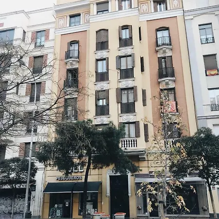 Recién Reformado En Avenida Reina Victoria Apartamento