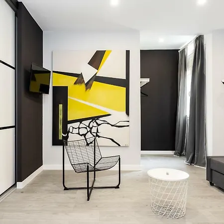 Bnbholder Black & Yellow Design Sol