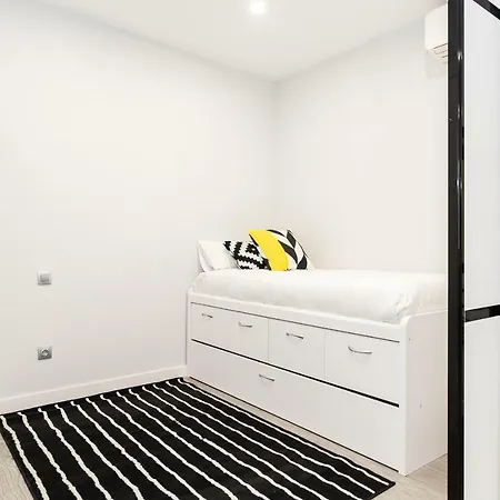 Bnbholder Black & Yellow Design Sol Apartment Madrid