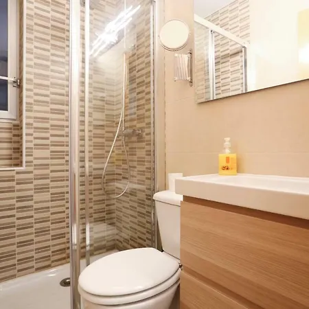 Atocha Apartment *