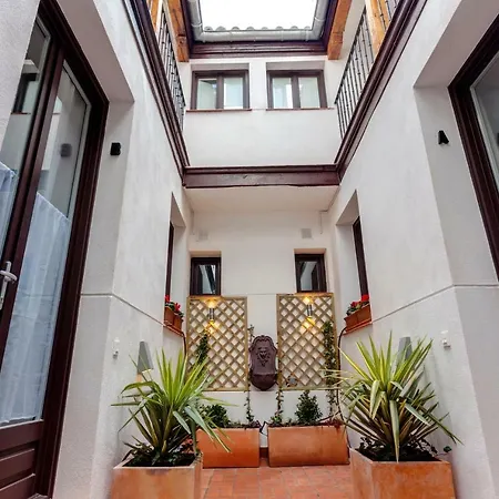 Apartment Friendly Patio Madrid