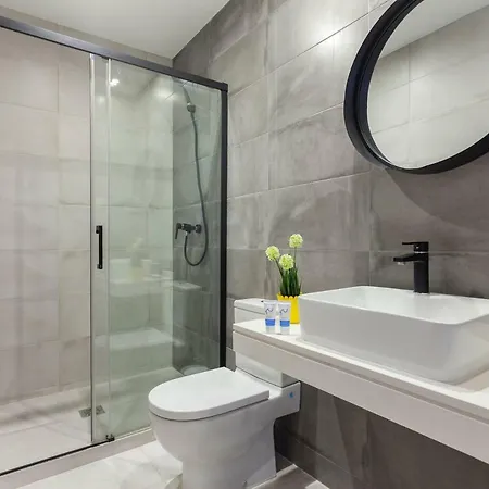 Apartment Friendly Patio Madrid